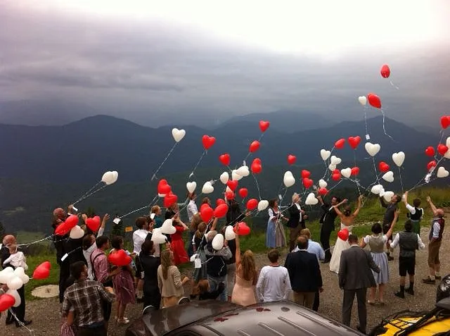 gipfelhaus-hochzeit-luftballon-2